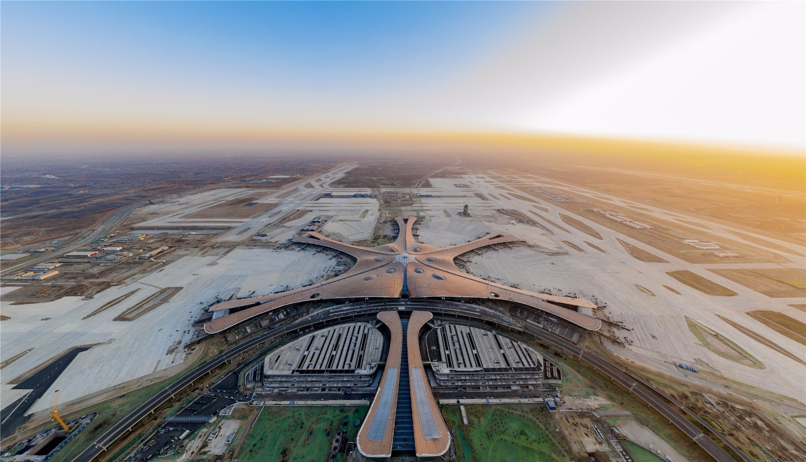 图片来源:全景网 北京大兴国际机场,位于中国北京市大兴区礼贤镇,榆垡