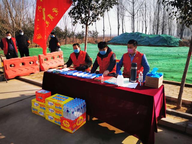 志愿者在“疫线”值守 助力疫情防护-中国商网|中国商报社0