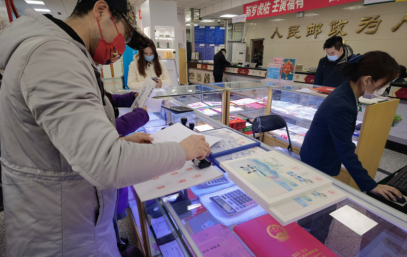 北京冬奥会系列邮品受到大众热捧 不少商品上架就被抢空
