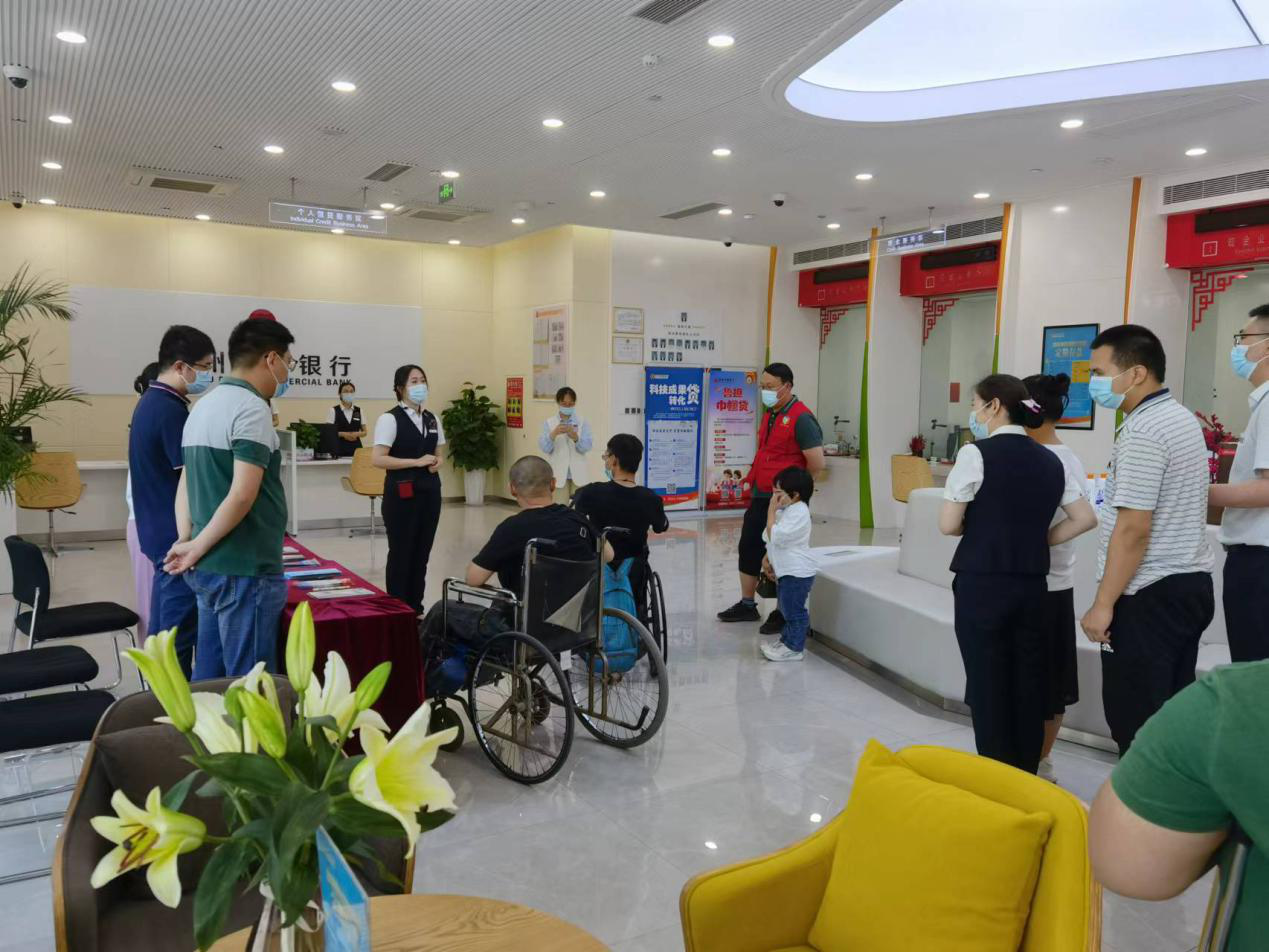 山东省滨州农商银行营业部进一步提升无障碍金融服务水平