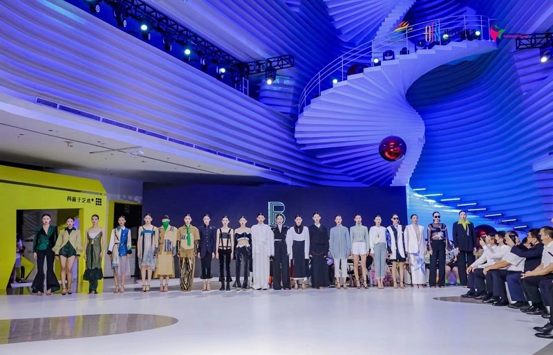 郑志刚与法国顶尖时尚主编携手举行亚洲首个传奇时装工艺珍藏展