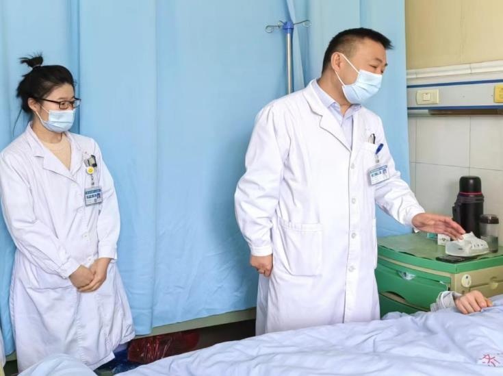 山东济宁市第一人民医院甲状腺癌根治术刀过无痕.jpg